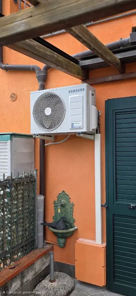 Unità esterna Samsung su parete